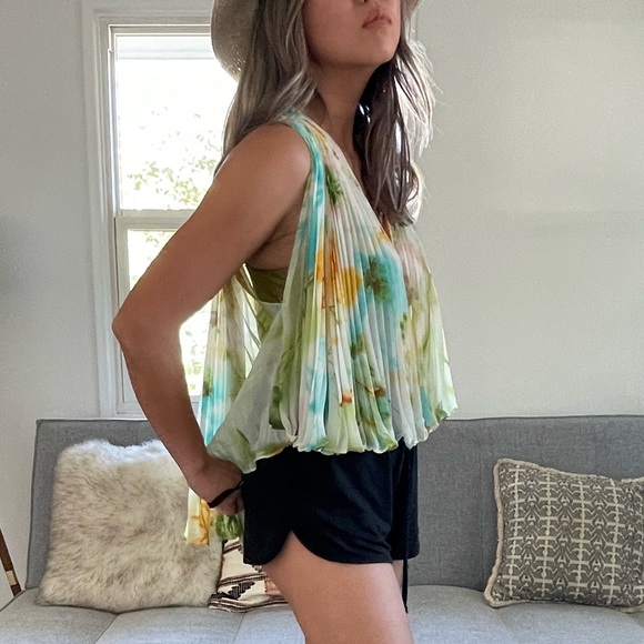 Milau Brand LF Stores Chiffon Accordion Top Summer - Picture 4 of 6